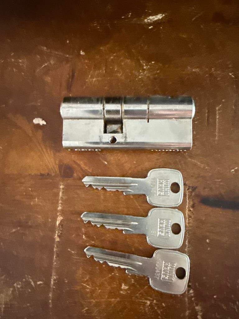 Cilinderslot 30/45 met 3 sleutels, Ophalen of Verzenden, Gebruikt, Overige materialen, Slot