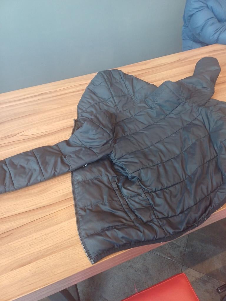 Mooie under armor jas, Kleding | Dames, Jassen | Winter, Zwart, Ophalen of Verzenden, Maat 34 (XS) of kleiner, Gedragen