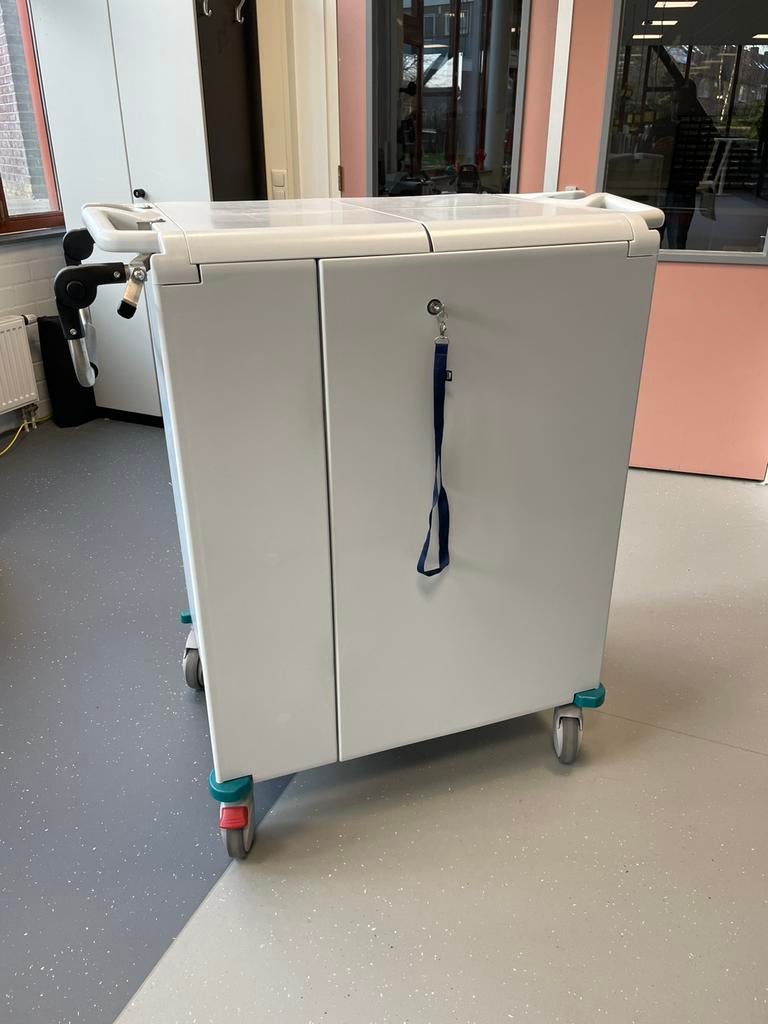 2x dichte schoonmaakkar, Ophalen