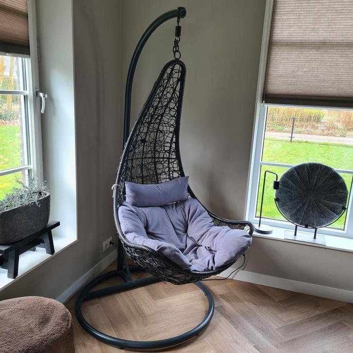 Comfortabele Egg Hangstoel met standaard en kussen, Tuin en Terras, Tuinstoelen, Zo goed als nieuw, Ophalen