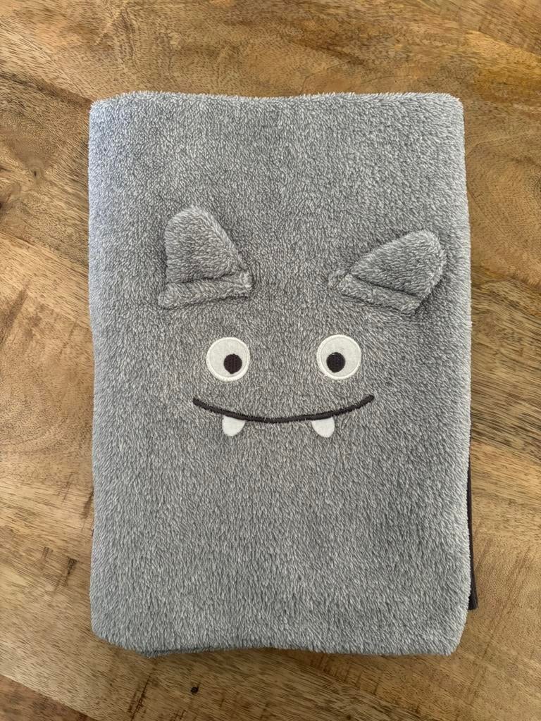 Schattig grijs kinder fleecedekentje monstergezicht, Kinderen en Baby's, Dekens, Slaapzakjes en Inbakerproducten, Ophalen of Verzenden