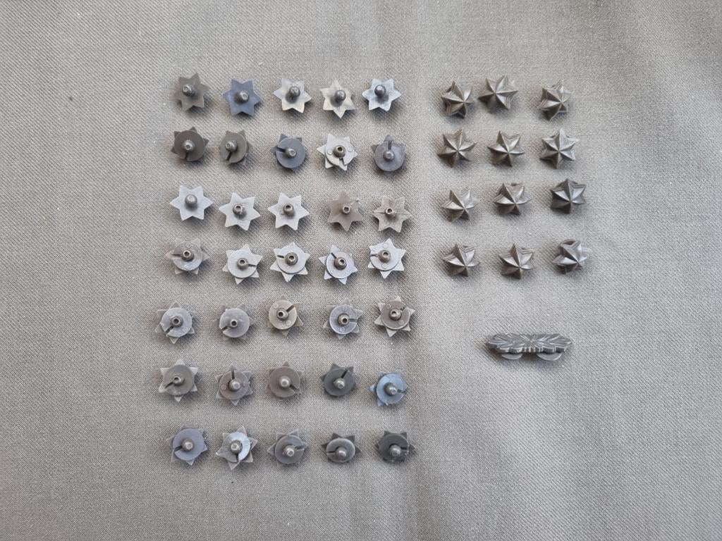 47 plastic gvt rang sterren en 1 Balk, Verzamelen, Militaria | Algemeen, Ophalen of Verzenden, Landmacht, Nederland, Embleem of Badge