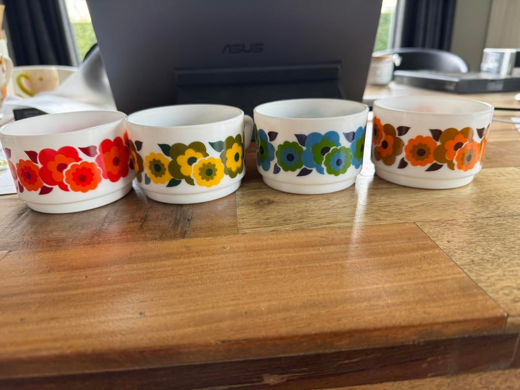 Vintage koffie/thee kopjes, Ophalen, Zo goed als nieuw, Overige stijlen, Kop(pen) en/of Schotel(s)