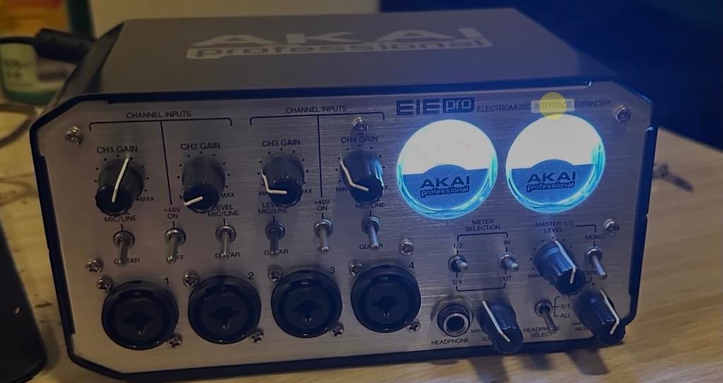 Akai EIE Pro Audio Interface, Ophalen of Verzenden, Gebruikt, Minder dan 5 kanalen, Microfooningang