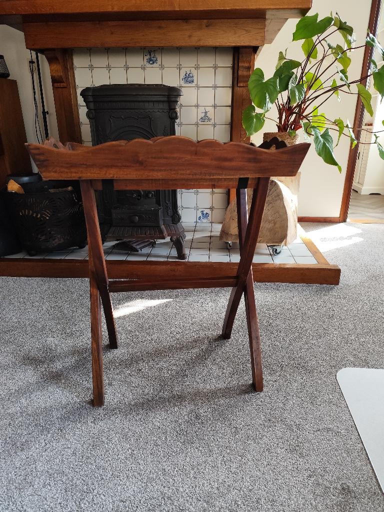 Houten Bijzettafel / Serveerblad op onderstel, Huis en Inrichting, Woonaccessoires | Dienbladen, Ophalen of Verzenden, Gebruikt