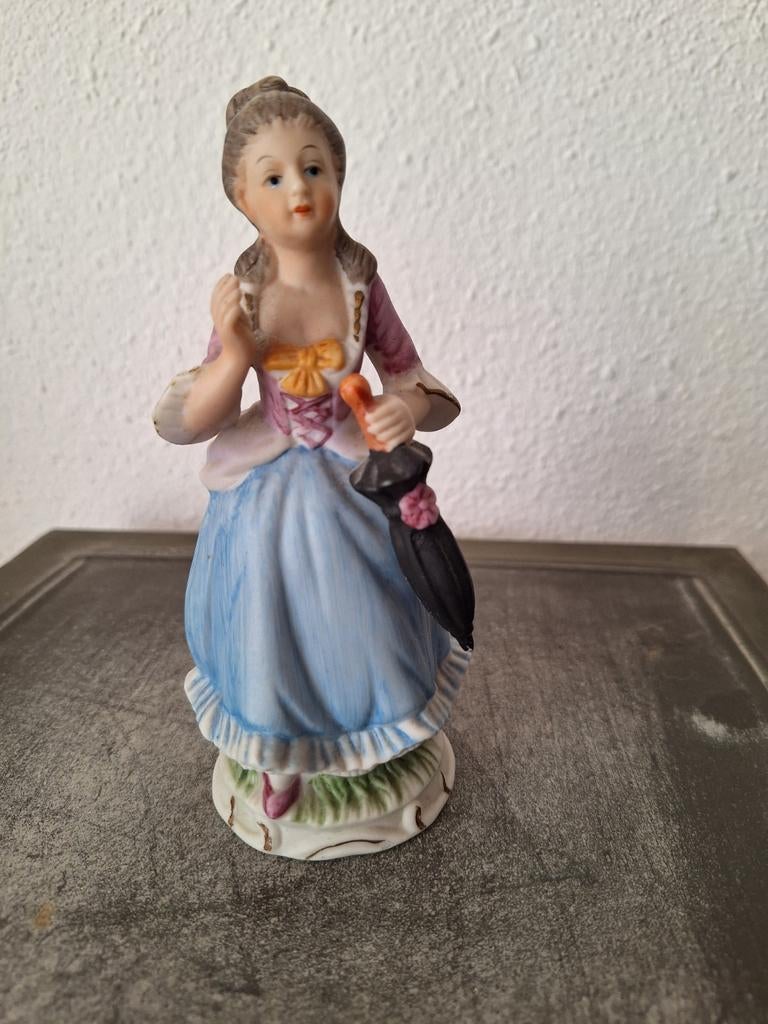 Vintage porseleinen beeldje dame met paraplu, Ophalen of Verzenden, Zo goed als nieuw, Mens