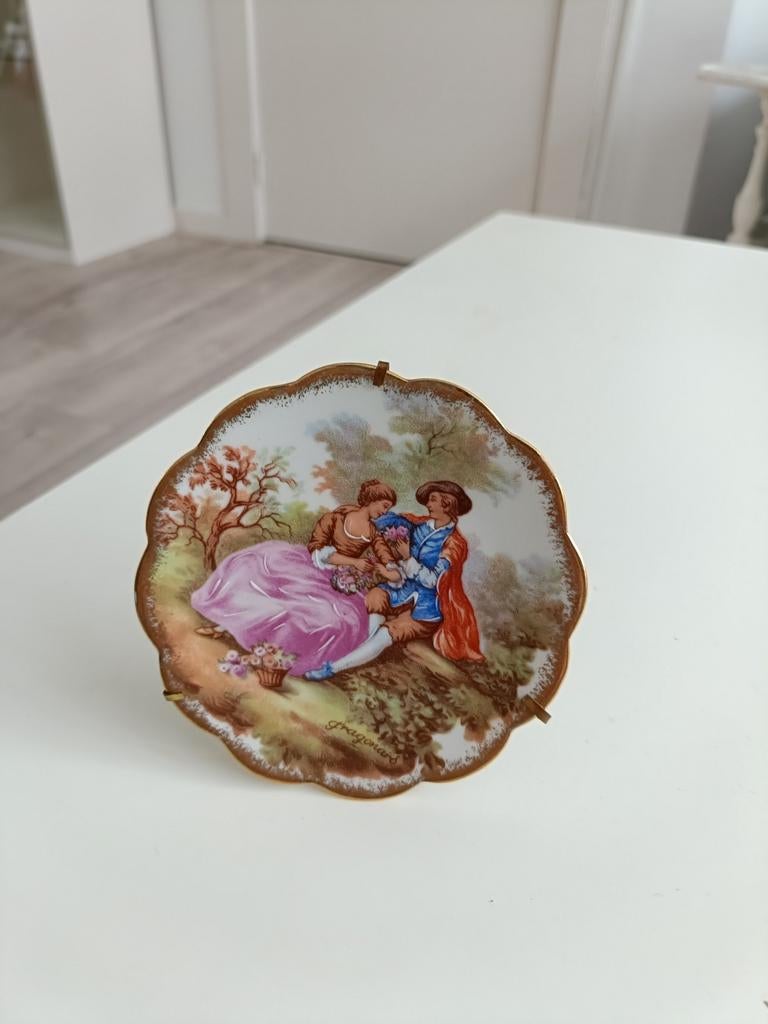 Limoges Porseleinen Sierbordje met Romantische Scène, Ophalen of Verzenden