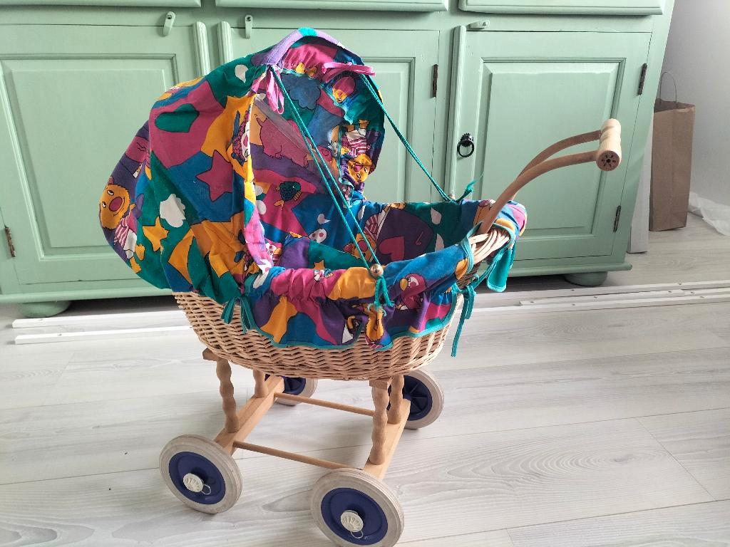 Nette rieten poppenwagen, vintage stijl, kleurrijke kap, Ophalen, Gebruikt, Overige typen