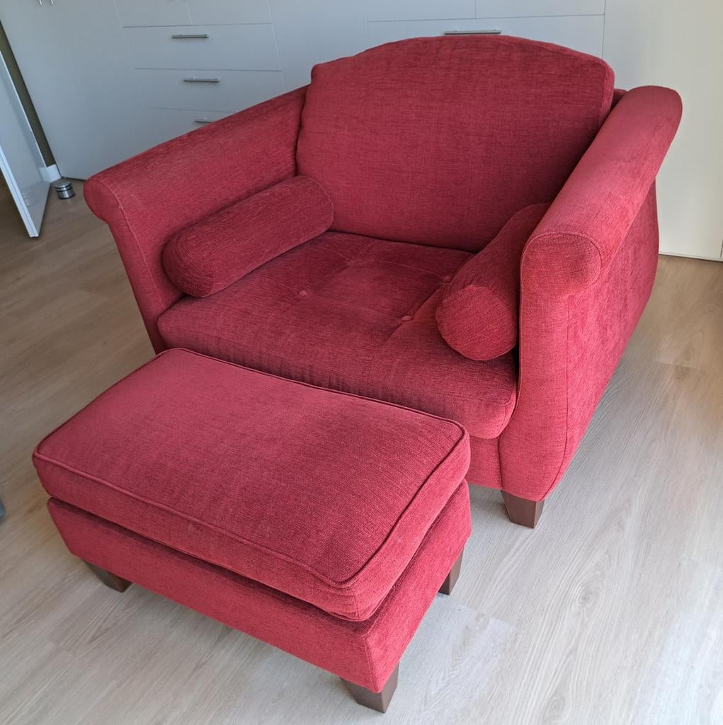 Comfortabele Loveseat met Voetenbankje - Rood, Huis en Inrichting, Ophalen, Gebruikt, 125 cm of meer, 75 tot 100 cm