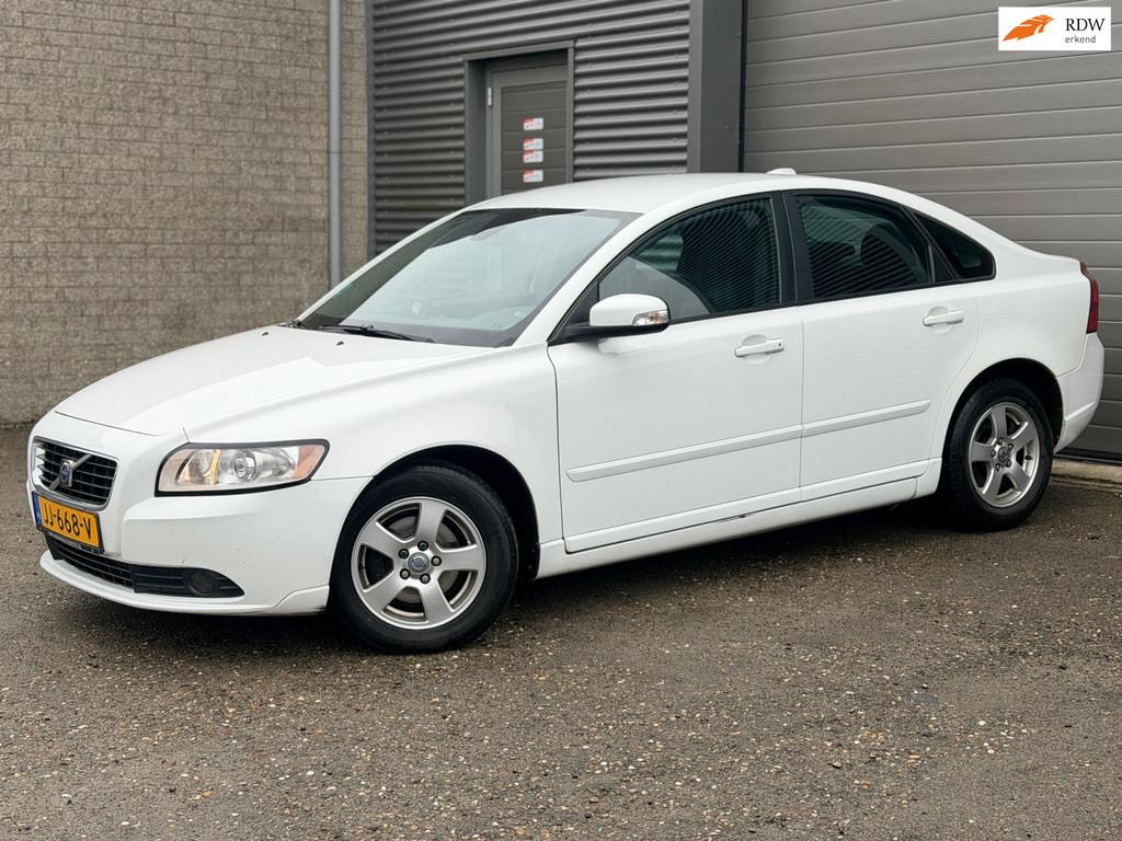 Volvo S40 1.6D Kinetic, Auto's, Volvo, Voorwielaandrijving, Gebruikt, Zwart, 4 cilinders