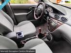Ford Focus 1.8-16V Ghia, Auto's, Gebruikt, 4 cilinders, Startonderbreker, Beige