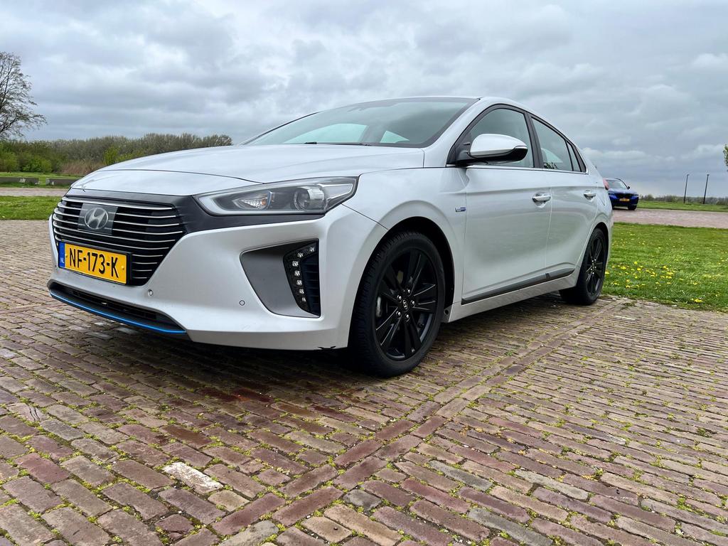 Hyundai IONIQ 1.6 GDI Blue HEV 141 pk DCT 2017 Grijs, Auto's, Hyundai, 1345 kg, IONIQ, Grijs, Dealer onderhouden