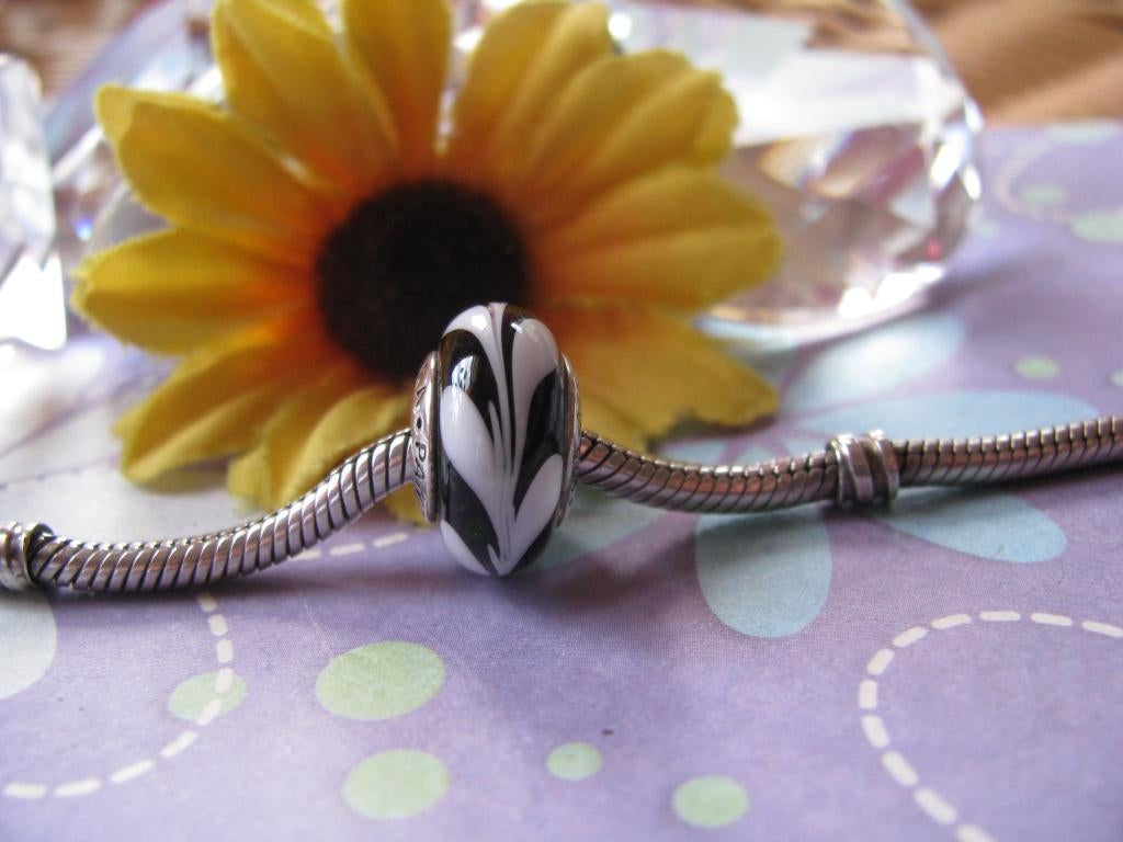 Pandora MURANO bedel 790676 = swirly wave ZWART WIT, Sieraden, Tassen en Uiterlijk, Bedels, Glas of Kristal, Pandora, Ophalen of Verzenden