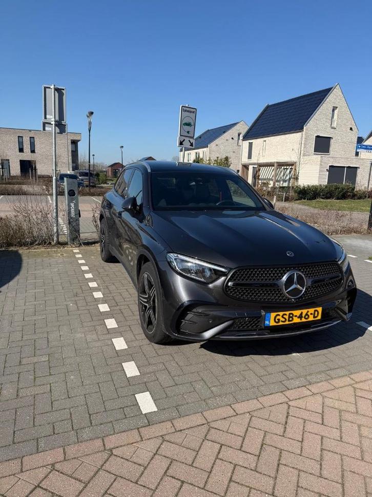 Mercedes-Benz GLC 300 258pk 4MATIC 9G-TRONIC 2023 Grijs, Auto's, Mercedes-Benz, Particulier, GLC, 360° camera, 4x4, ABS, Achteruitrijcamera