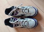 Wit met paarse Mizuno wave bolt 2 volleybalschoen, maat 40, Ophalen of Verzenden, Zo goed als nieuw, Wit, Sportschoenen