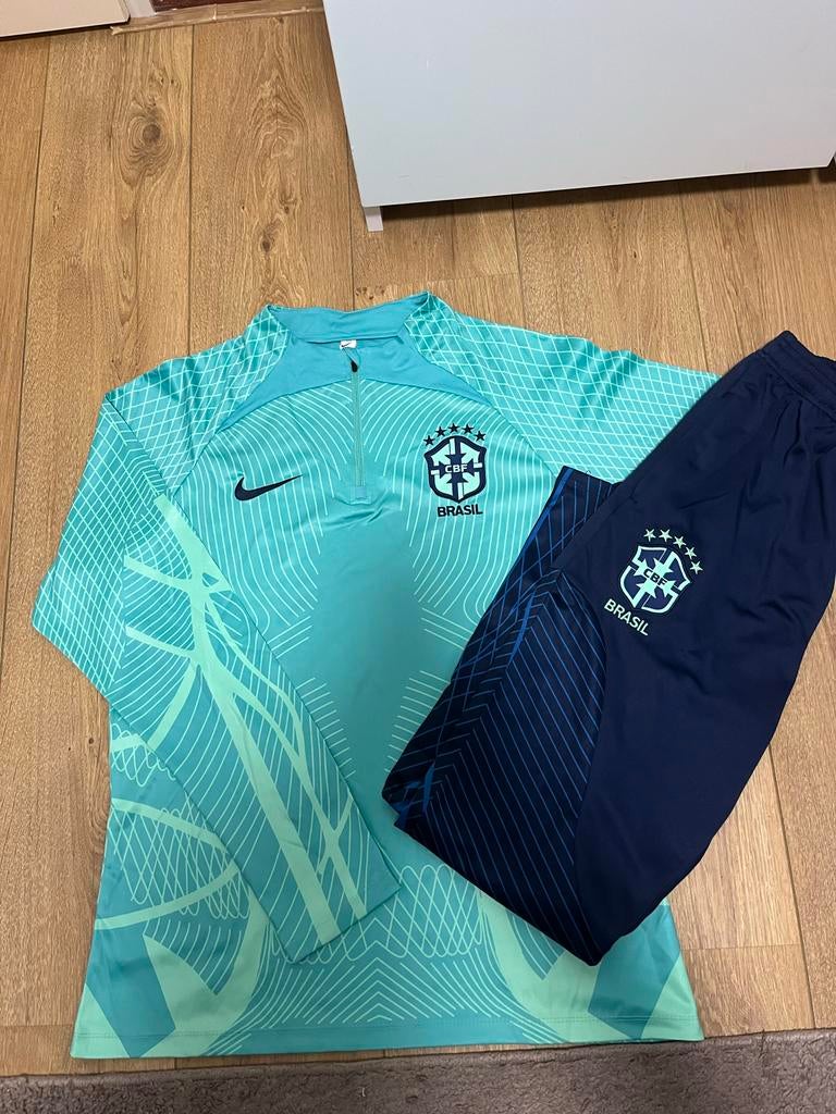 Nike Brasil trainingspak - Maat L, Kleding | Heren, Sportkleding, Maat 52/54 (L), Nieuw, Ophalen of Verzenden, Voetbal