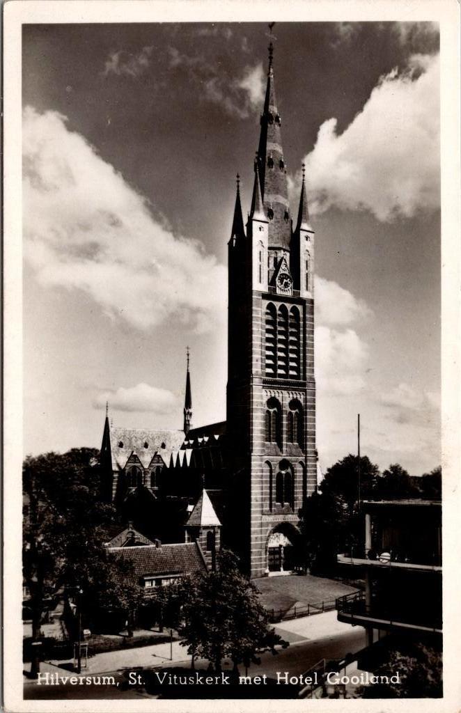 St. Vituskerk Hilversum - 2 ansichtkaarten (1962), Verzenden, 1960 tot 1980, Gelopen, Noord-Holland
