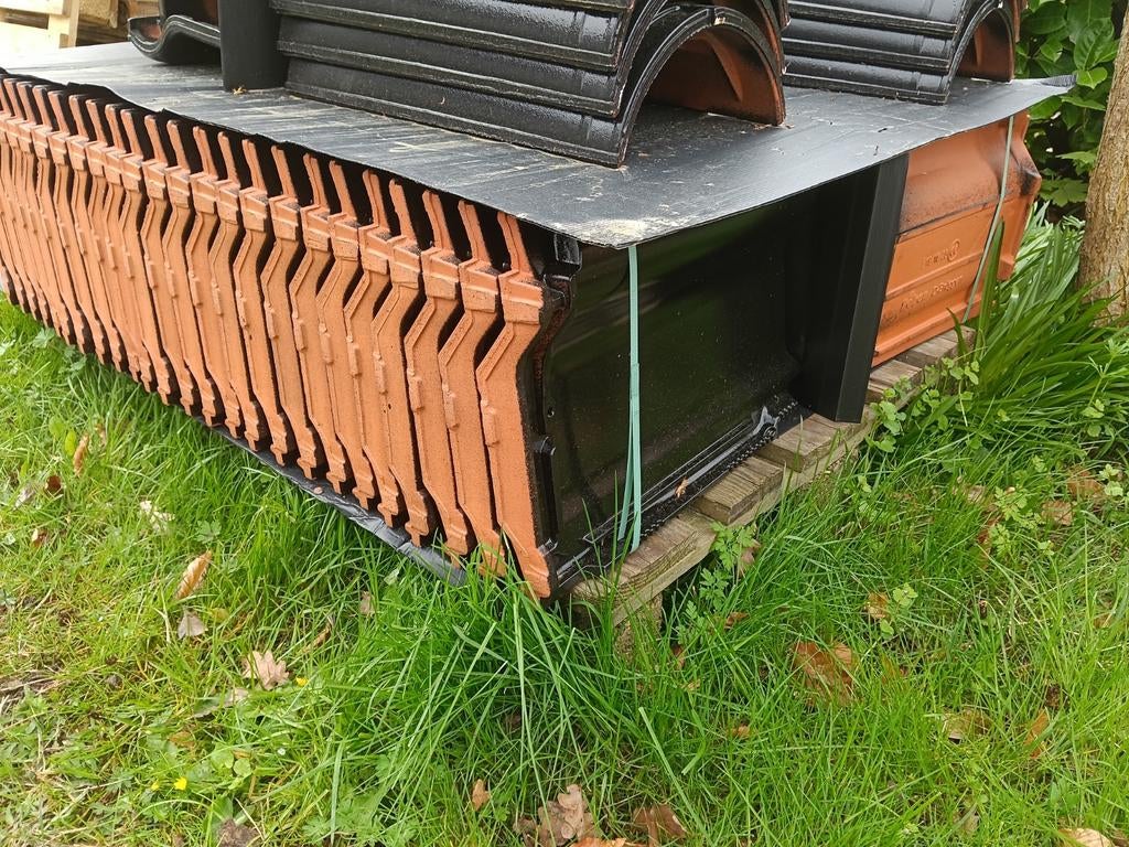 Dakpannen mat zwart verglaasd, Ophalen, Steen of Klei, Zwart, Nieuw