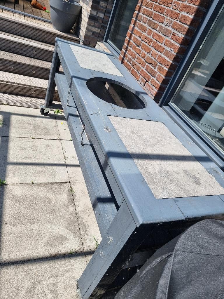 Grote bbq tafel, Ophalen, Gebruikt, Houtskool, Onbekend
