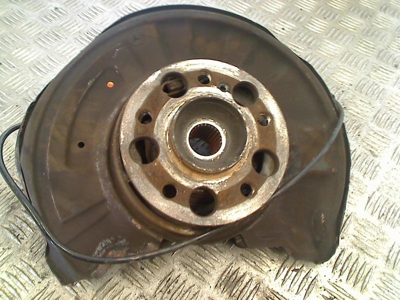 Fusee Links Achter Mercedes-Benz E (C207) (2009-01/2013-12), Gebruikt, Mercedes-Benz AG, Mercedes-Benz, Mercedesstraße 120, Stuttgart 70372, , Duitsland