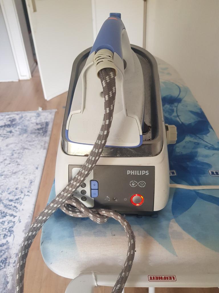 Philips strijkijzer met stoomgenerator+ liebheit strijkplank, Ophalen, Zo goed als nieuw