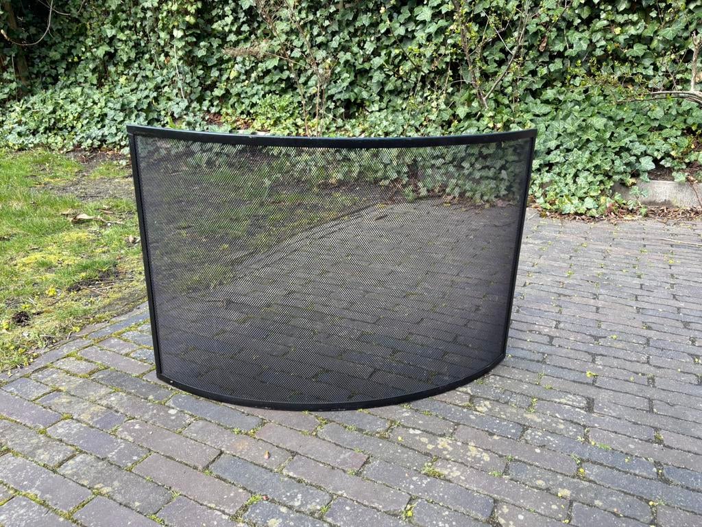 Zwart gebogen spatscherm voor openhaard, Huis en Inrichting, Haarden, Gebruikt, Houthaard, Ophalen of Verzenden