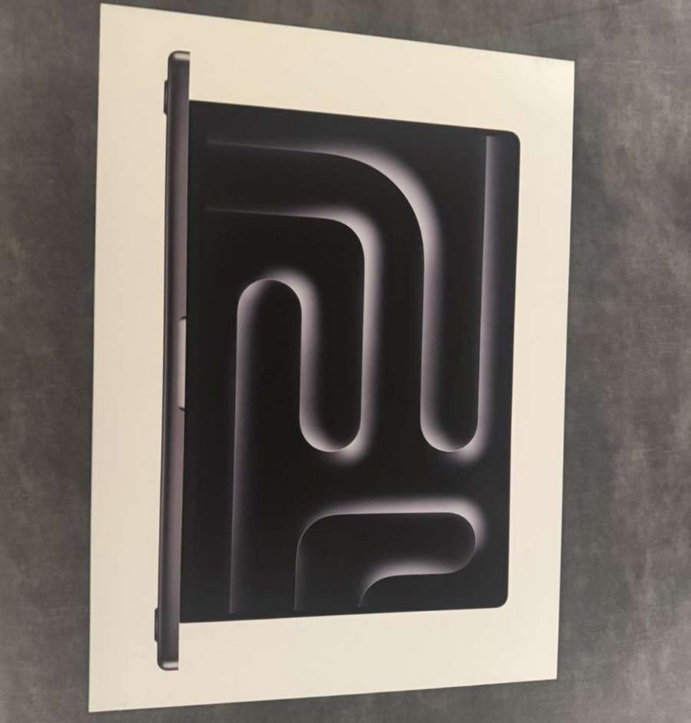 MacBook Pro 16-inch (Model A2991), Computers en Software, Apple Macbooks, MacBook Pro, 1 TB of meer, 64 GB of meer, Qwerty