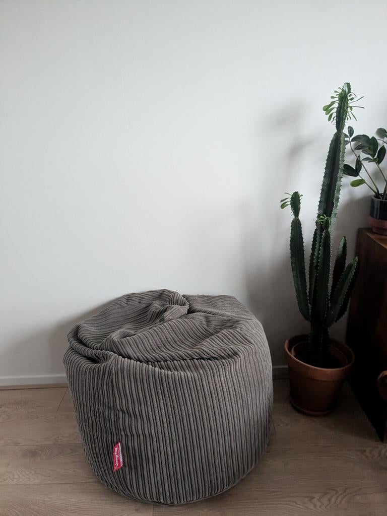 Loungepug zitzak beanbag corduroy 1 of 2 beschikbaar, Huis en Inrichting, Zitzakken, Ophalen, Zo goed als nieuw, Grijs, Zitzak