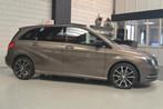 Mercedes-Benz B-klasse 180 Ambition // AUTOMAAT // TREKHAAK, Auto's, Euro 5, 1325 kg, Gebruikt, Zwart