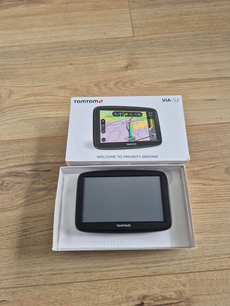 TomTom VIA 52 met nieuwste Europa kaart van 2026, Auto diversen, Autonavigatie, Ophalen of Verzenden