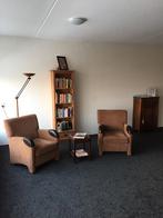 Bruine fauteuils, Huizen en Kamers