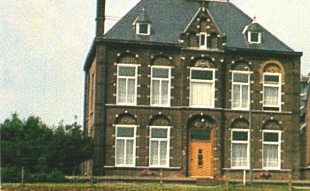 802184 Ooij Gld 1980 RK Kerk Kerkdijk Onbeschreven, Verzamelen, Ansichtkaarten | Nederland, Ophalen of Verzenden, 1960 tot 1980