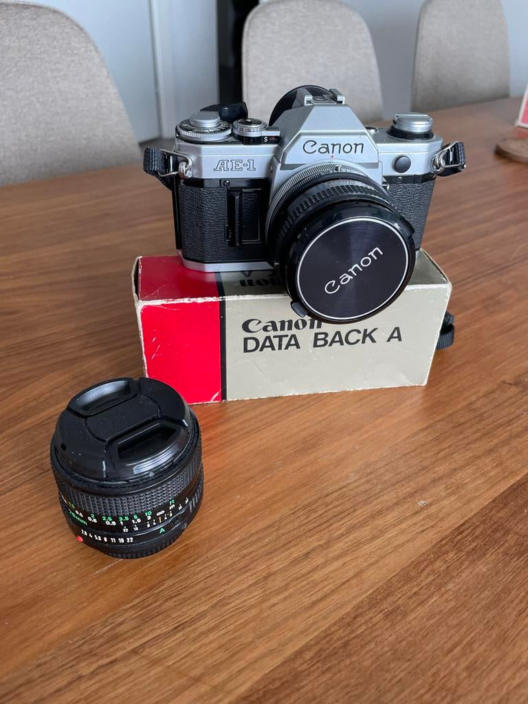 Canon AE-1 met lenzen en databack, Ophalen of Verzenden, Gebruikt, Spiegelreflex, Canon