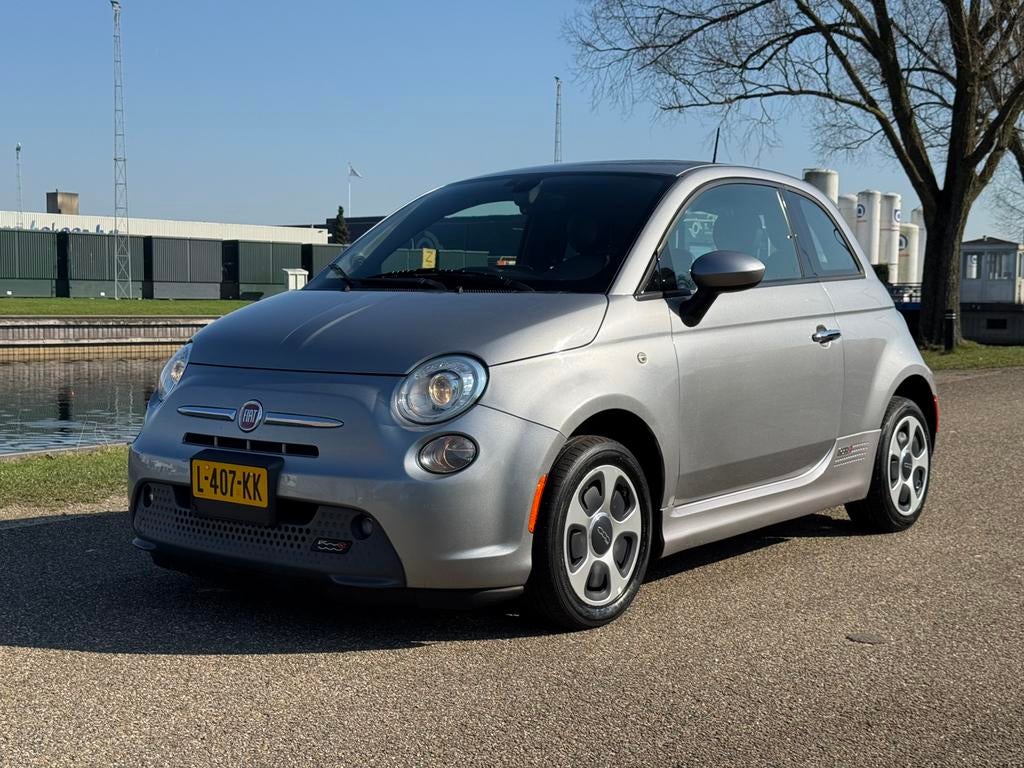 Fiat 500e 24Kwh | BTW | Automaat | Stoeverwarming |, Auto's, Fiat, Zwart, 4 stoelen, Lederen bekleding, 1285 kg
