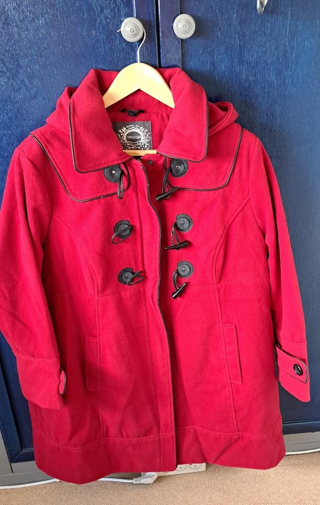Dames rode duffelcoat maat 48-50, Kleding | Dames, Jassen | Winter, Yessica, Maat 46/48 (XL) of groter, Ophalen of Verzenden, Zo goed als nieuw