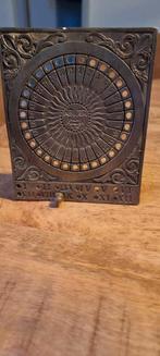 Mooie oude tinnen eeuwigdurende kalender., Ophalen of Verzenden