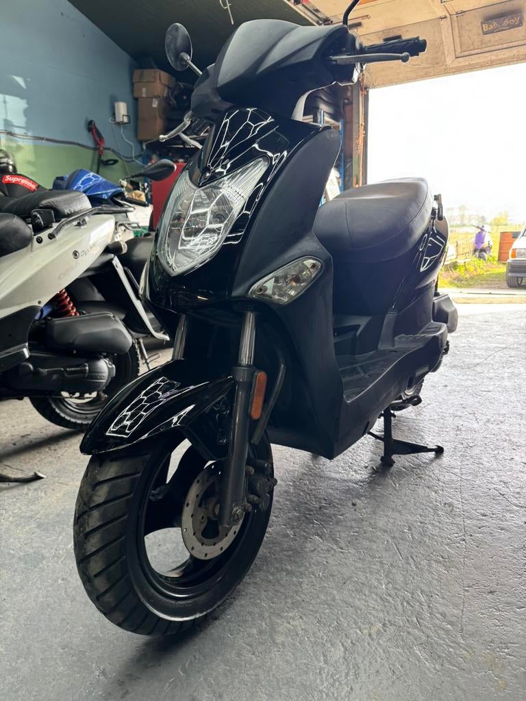 Kymco Agility FR50 Bromscooter 2015, Fietsen en Brommers, Scooters | Kymco, Ophalen, Maximaal 45 km/u, Zo goed als nieuw, Agility