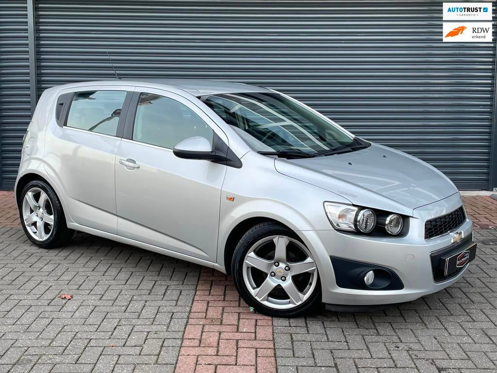 Chevrolet Aveo 1.4 LTZ Parkeersensor | Cruise | Bluetooth |, Auto's, Chevrolet, Voorwielaandrijving, Euro 5, Gebruikt, 4 cilinders