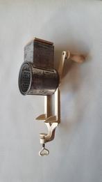 Vintage Kaasrasp / Nootmuskaatrasp met Tafelklem, Ophalen of Verzenden