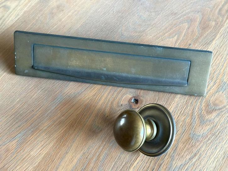 Prachtig massieve messing brievenbus en deurknop, Tuin en Terras, Brievenbussen, Gebruikt, Brievenbusklep, Overige materialen