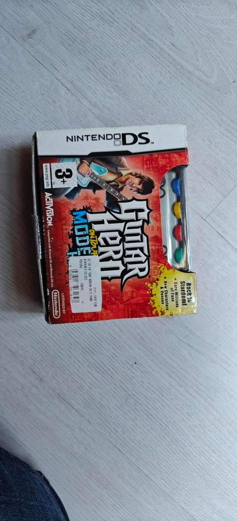 Guitar Hero On Tour - Nintendo DS (incl. gitaargrip), Muziek, Gebruikt, 1 speler, Ophalen of Verzenden