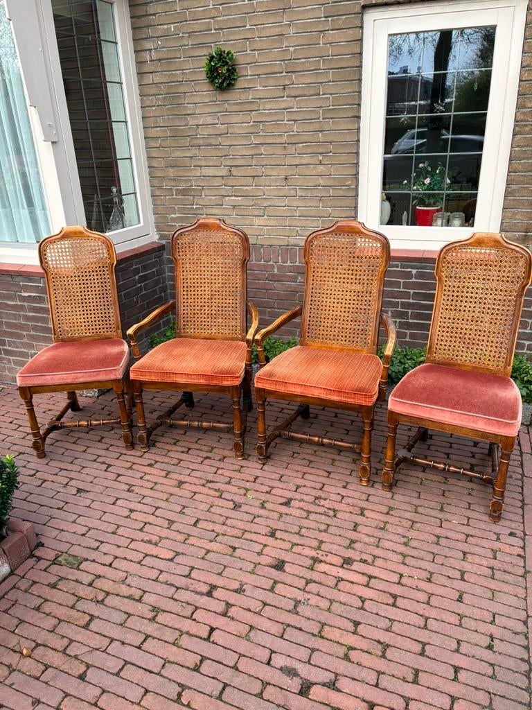 4 oude stoelen, Ophalen
