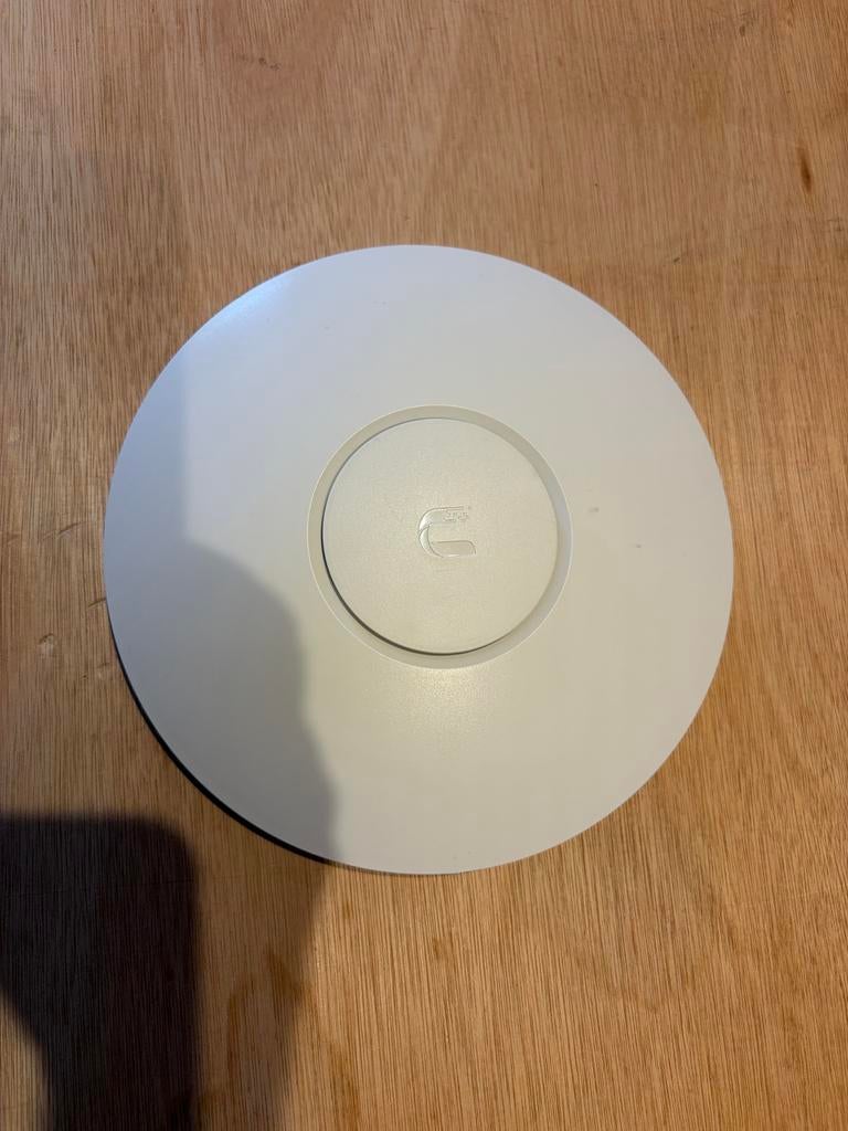 Ubiquiti Unifi AP LR, Computers en Software, Accesspoints, Ophalen of Verzenden, Gebruikt