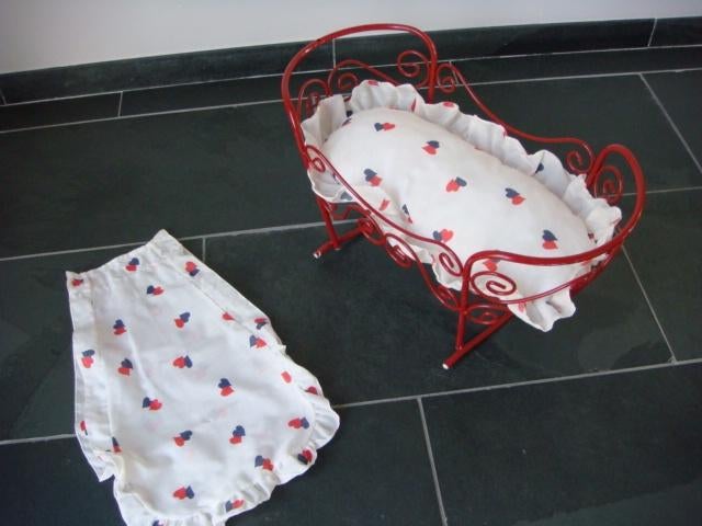 Vintage poppenwiegje met matras en hemel, Ophalen of Verzenden
