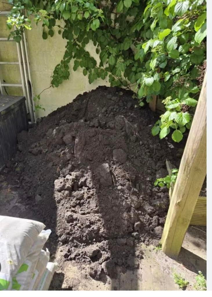 GRATIS Kleine kuub tuinaarde (Na uitgraven vijver), Tuin en Terras, Aarde en Mest, Ophalen, Tuinaarde