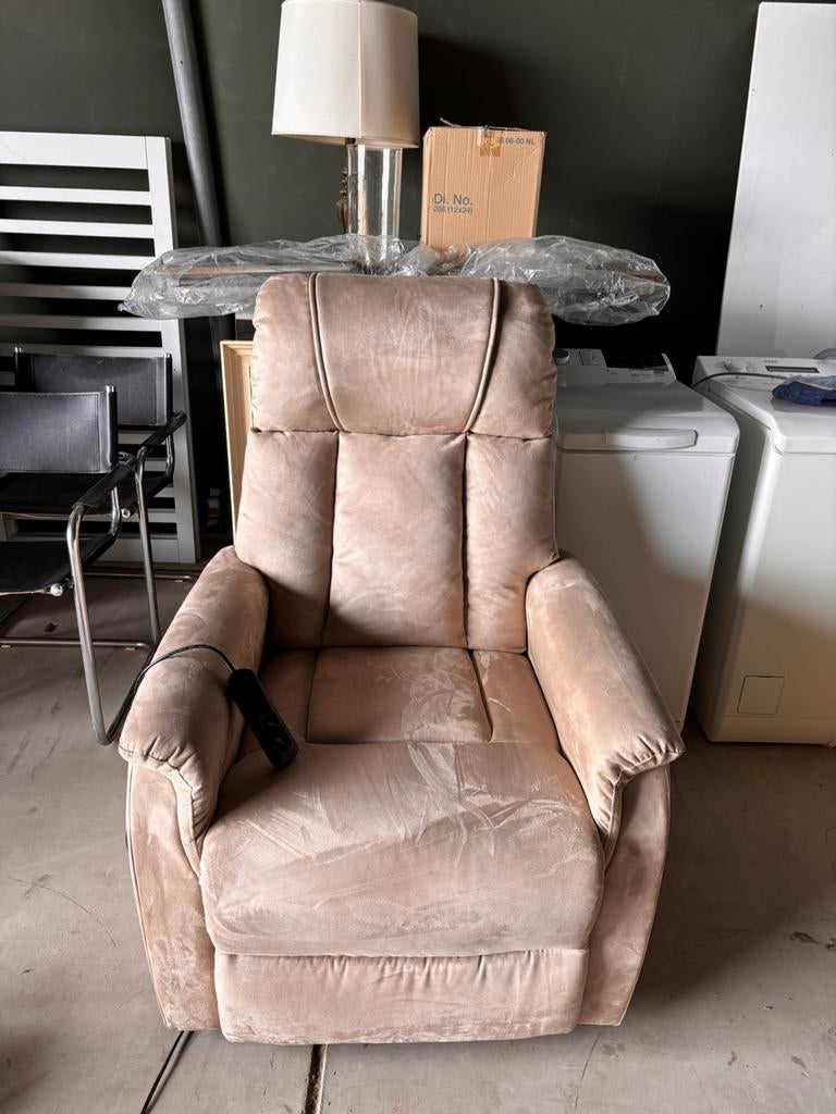 Nette relaxfauteuil en sta op stoel beige stof Nubuc, Ophalen, Gebruikt, 75 tot 100 cm, 50 tot 75 cm