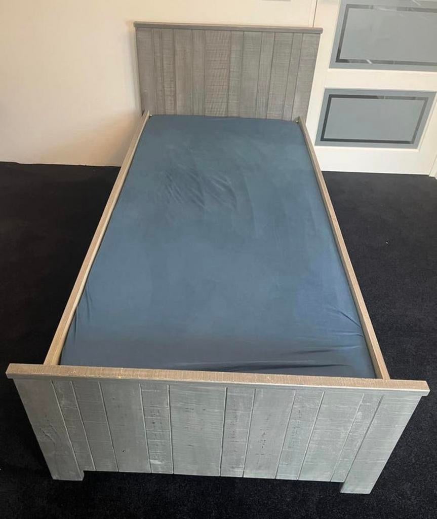 Eenpersoonsbed + matras, Ophalen, Zo goed als nieuw