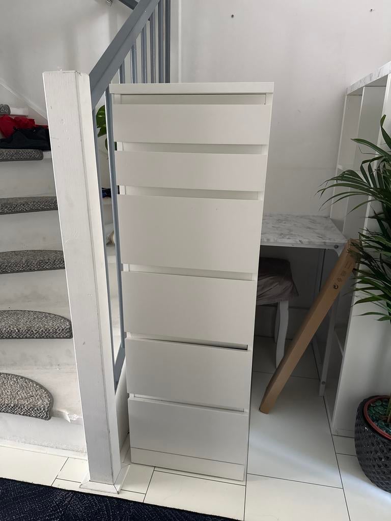 Witte ladekast met spiegel en 6 lades van ikea, Huis en Inrichting, Kasten | Ladekasten, Ophalen, 5 laden of meer, 50 tot 100 cm