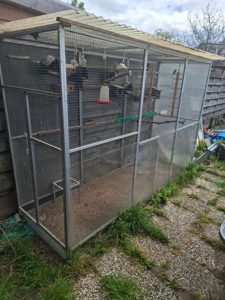 Tekoop voliere !, Dieren en Toebehoren, Vogels | Hokken en Kooien, Ophalen of Verzenden, Gebruikt, Aluminium, Volière