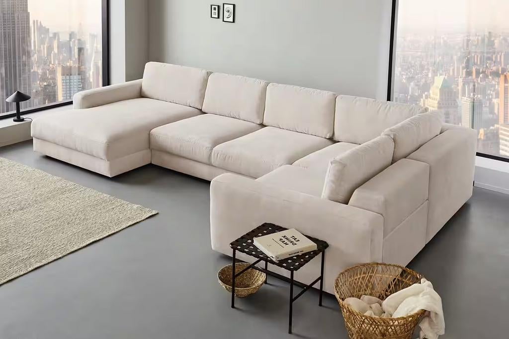 Nieuwe mega Ubank beige / creme xxl zithoek met extra hocker, Huis en Inrichting, Banken | Bankstellen, Overige maten, Hoekbank